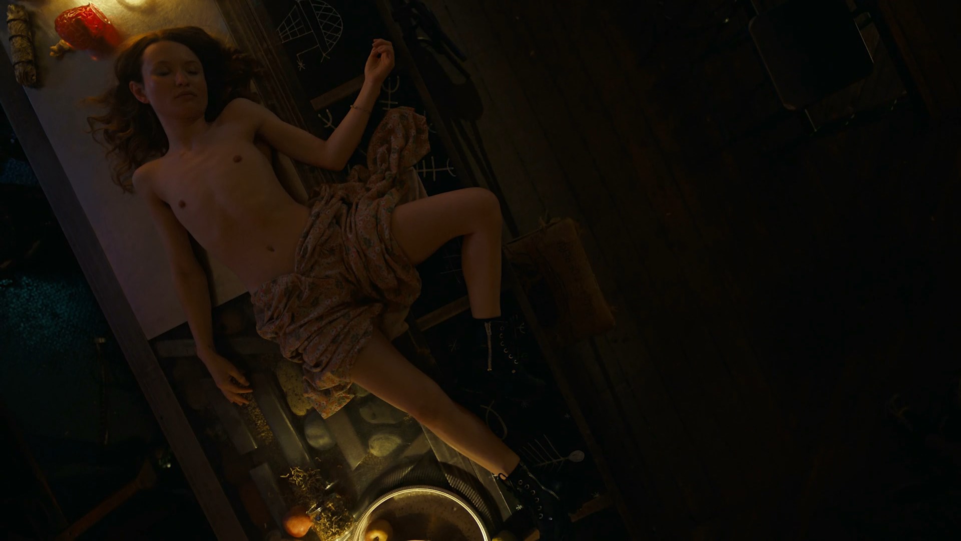 Cake reccomend emily browning american gods s01e