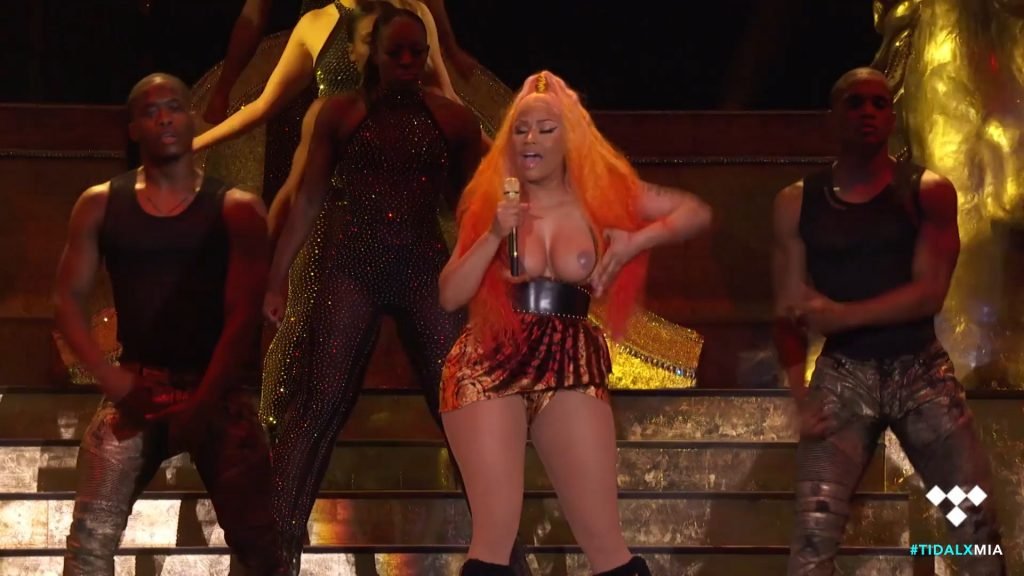 best of Flashes nicki concert minaj tits during