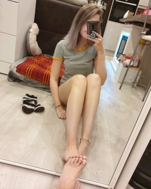 ATV reccomend scarlett feet black toenails