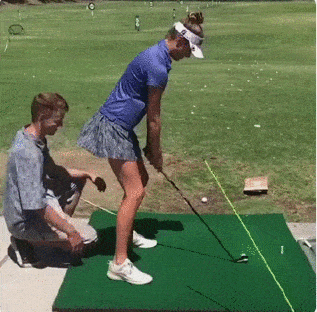 Teen flashes pussy public golf