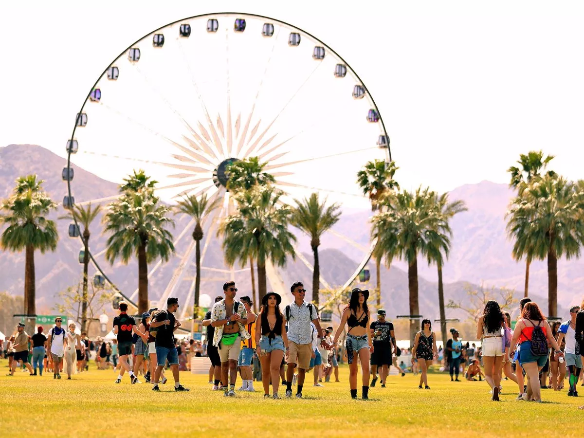 Quasar reccomend couple have ferris wheel