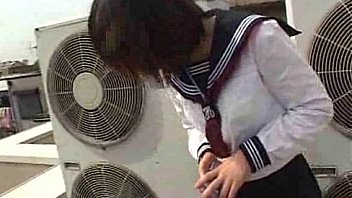 Japanese schoolgirl peeing uncensored